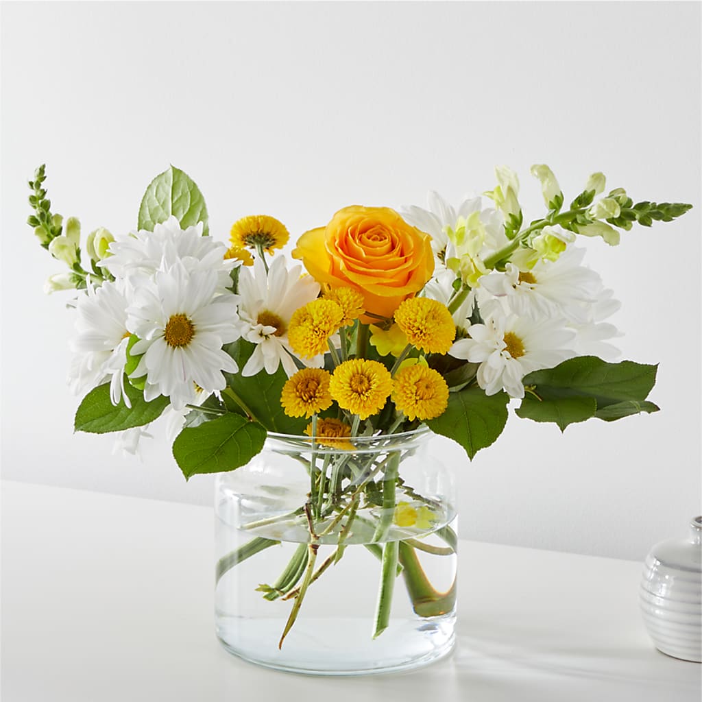 Sun Salutation Bouquet – MARTHA'S FLOWER & GIFT SHOP, Bushnell FL