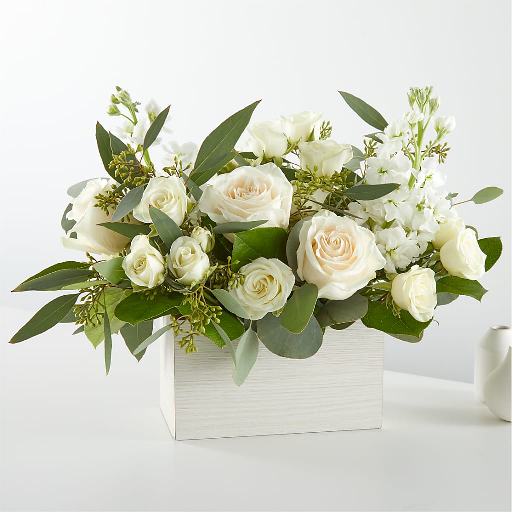 Fresh Linen Box Bouquet – MARTHA'S FLOWER & GIFT SHOP, Bushnell FL