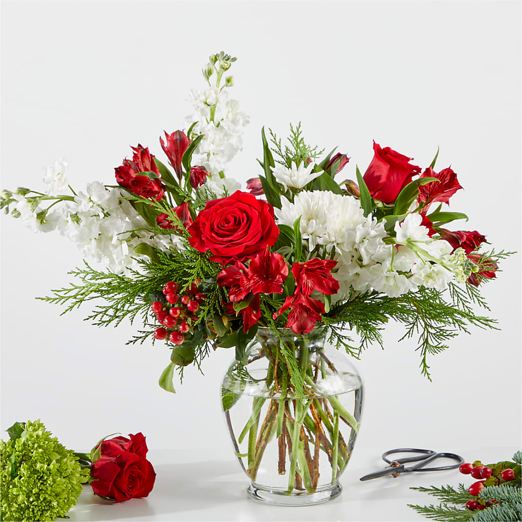 Merry Moment Bouquet – A Florist Original – MARTHA'S FLOWER & GIFT SHOP, Bushnell FL