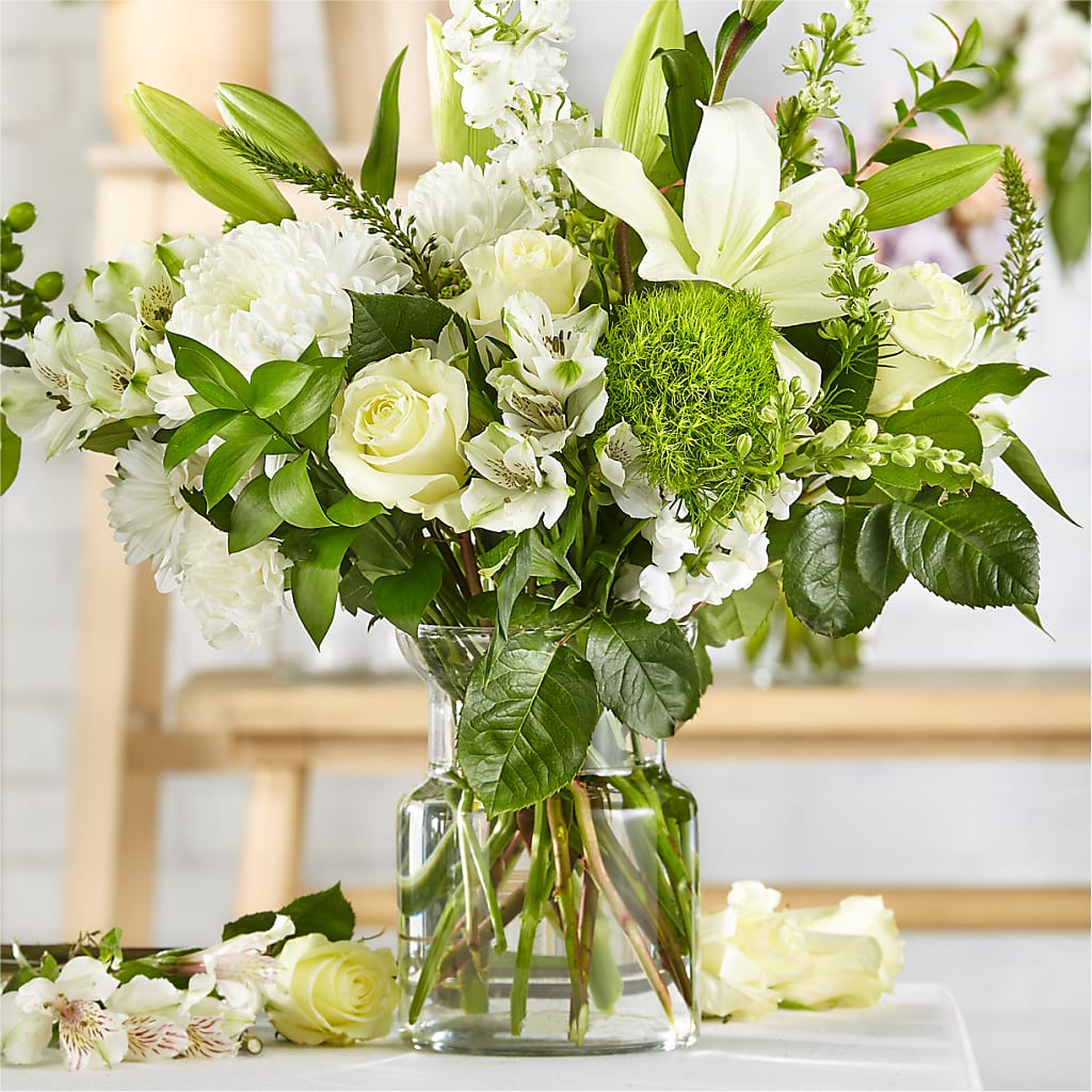 Classic Ivory – A Florist Original – MARTHA'S FLOWER & GIFT SHOP, Bushnell FL
