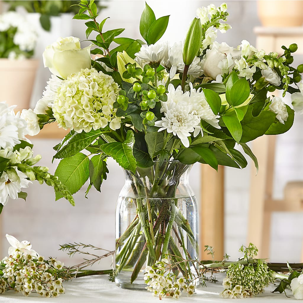 Classic Ivory – A Florist Original – MARTHA'S FLOWER & GIFT SHOP, Bushnell FL