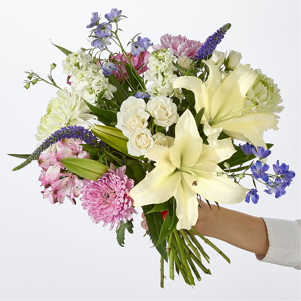 Winter Celebration Bouquet – MARTHA'S FLOWER & GIFT SHOP, Bushnell FL