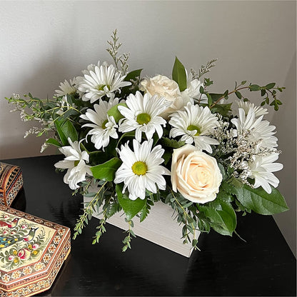 Fresh Linen Box Bouquet – MARTHA'S FLOWER & GIFT SHOP, Bushnell FL