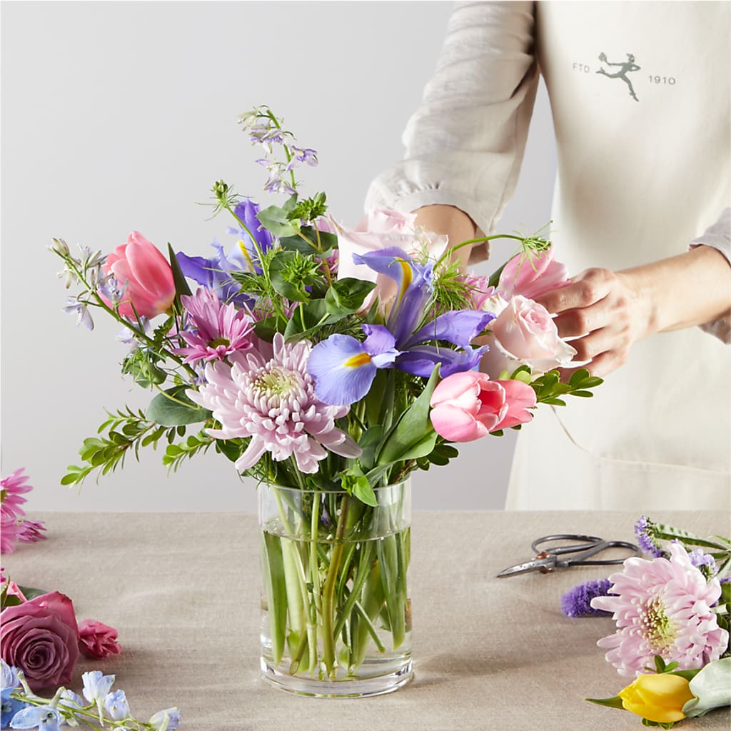Pastel Tradition - A Florist Original – MARTHA'S FLOWER & GIFT SHOP, Bushnell FL