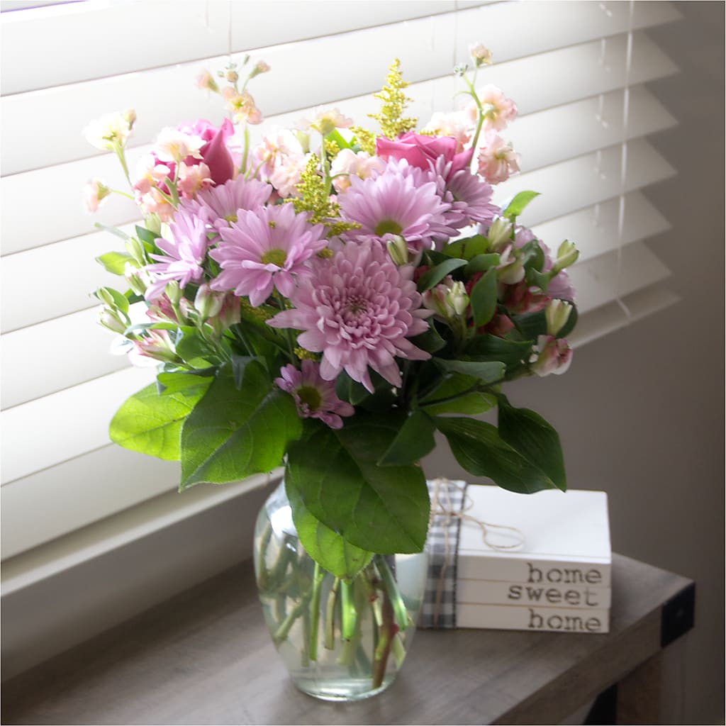 Pastel Tradition - A Florist Original – MARTHA'S FLOWER & GIFT SHOP, Bushnell FL