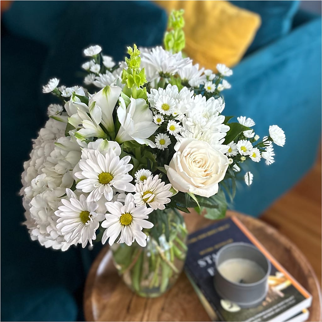 Classic Ivory – A Florist Original – MARTHA'S FLOWER & GIFT SHOP, Bushnell FL