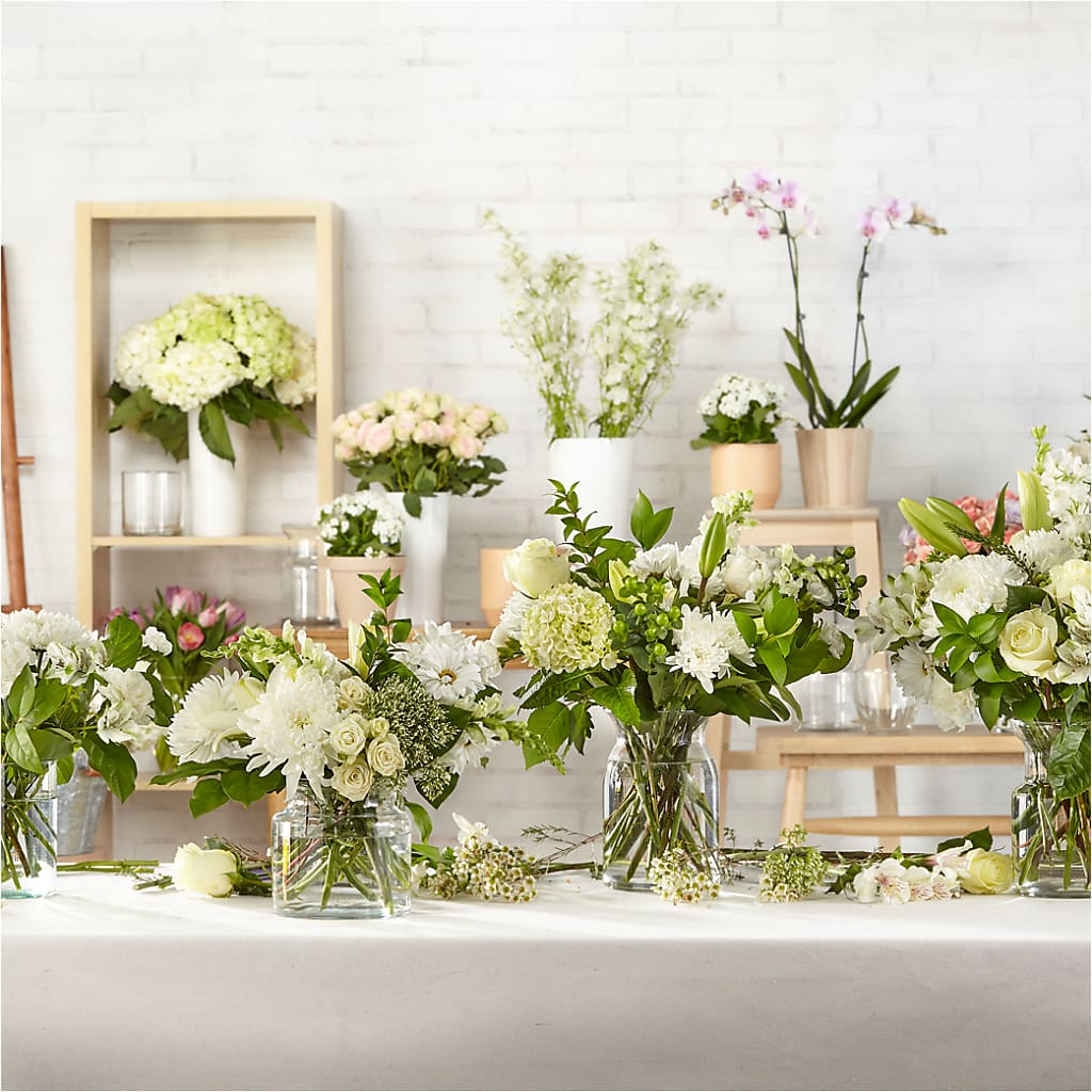 Classic Ivory – A Florist Original – MARTHA'S FLOWER & GIFT SHOP, Bushnell FL